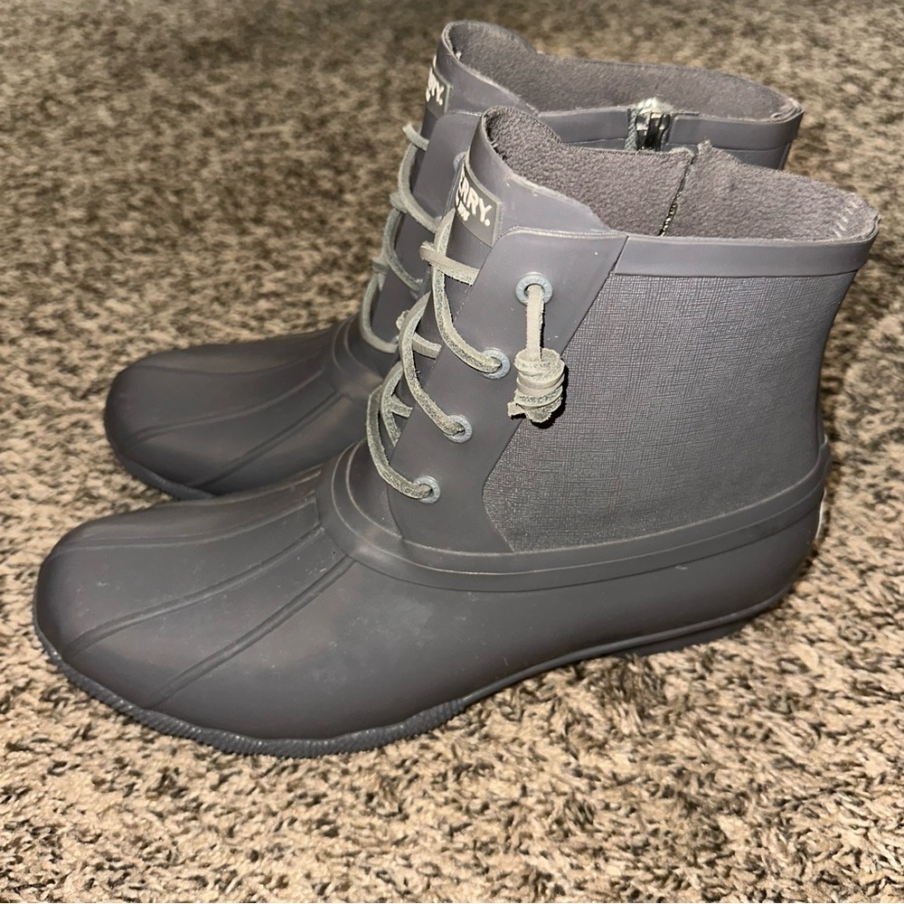 Sperry Saltwater duck boots in a grey color